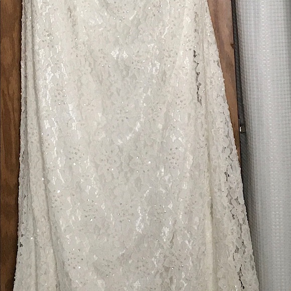 David’s bridal wedding gown - Picture 2 of 3